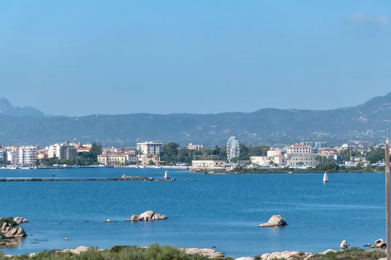 Top Floor Gulf View Apartment Όλμπια