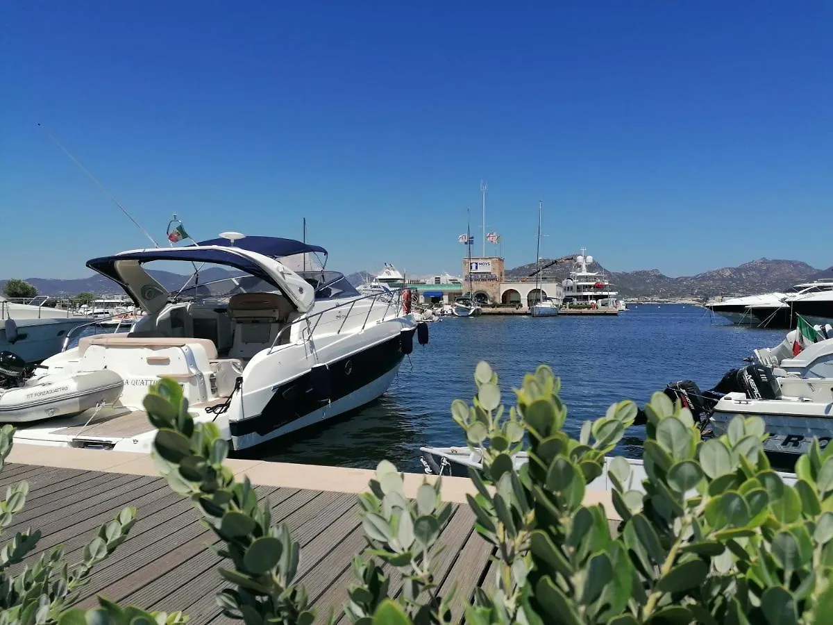 Top Floor Gulf View Apartment Όλμπια