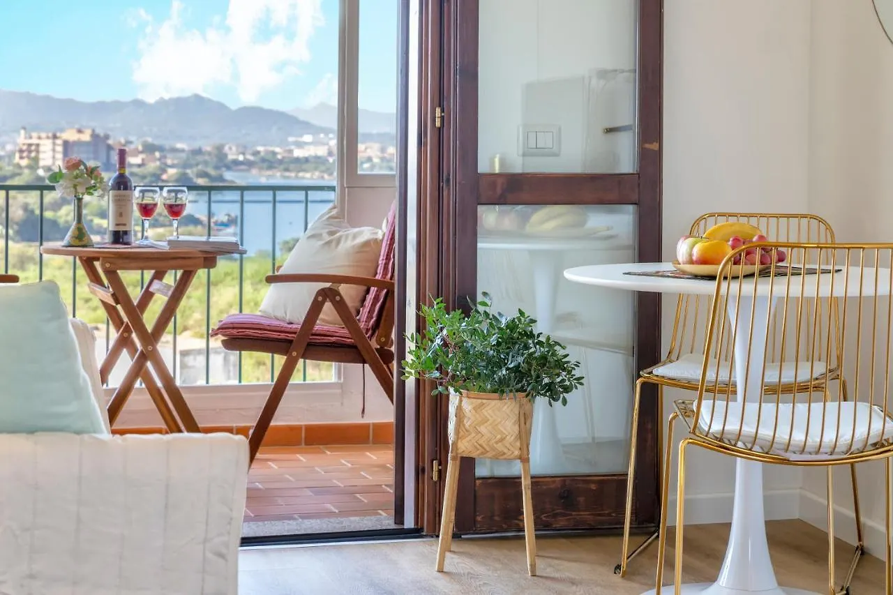 Top Floor Gulf View Apartment Όλμπια