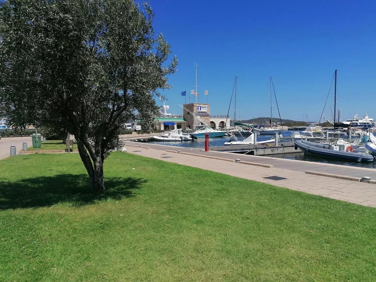 Top Floor Gulf View Apartment Όλμπια